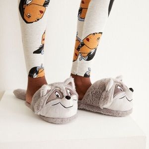 Undiz Disney Pocahontas Meeko Stuffed Slippers Size Large New With Tags